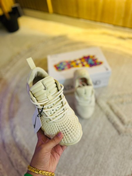 NIKE MIND 001 بوت